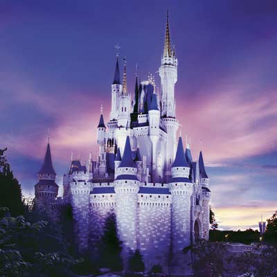 das-maerchenschloss-ist-das-wahrzeichen-des-parks-magic-kingdom-auf-dem-gelaende-des-walt-disney-wor-s-1971-begann-der-freizeitpark-boom-in-orlando-foto-orlando.jpg.d46987cf65c26480f0ce0a63e248dcc4.jpg