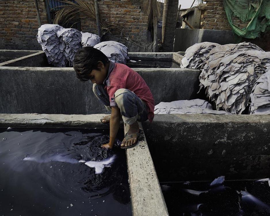 05-Price_Bangladesh_Tanneries_035.thumb.jpg.64dbf4ae9a1739bdaf295cd24b329f23.jpg